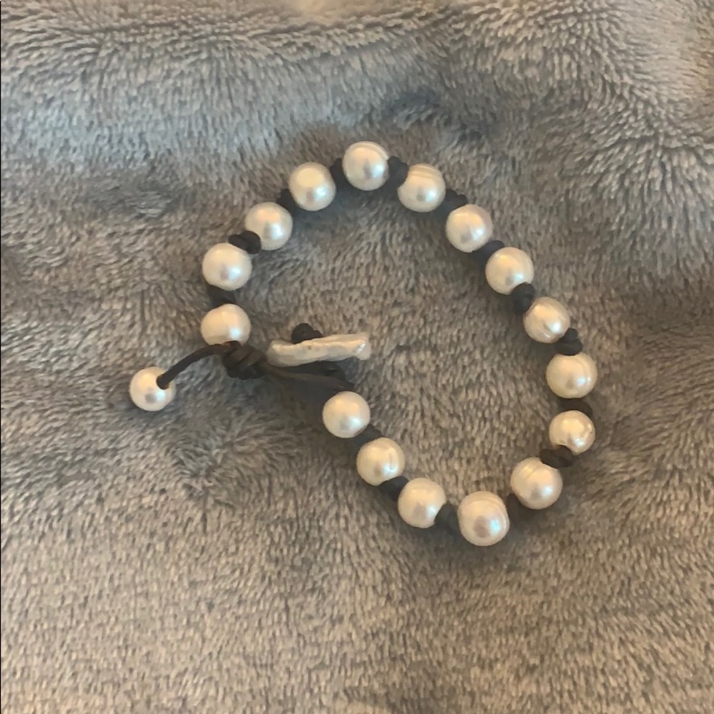 Beautiful pearl leather bracelet